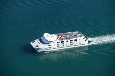 Aerial Image of QUEENSCLIFF SORRENTO FERRY.