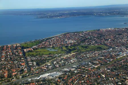 Aerial Image of ELWOOD TO PORT PHILLIP BAY.