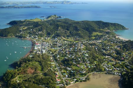 Aerial Image of RUSSELL FROM THE SOUTH