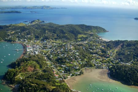 Aerial Image of RUSSELL FROM THE SOUTH