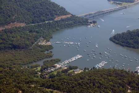 Aerial Image of BROOKLYN AND PEATS FERRY BRIDGE