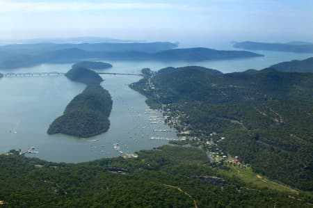 Aerial Image of BROOKLYN AND THE HAWKESBURY RIVER