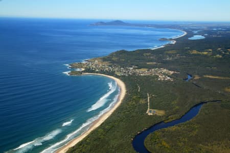 Aerial Image of SCOTTS HEAD LOOKING SOUTH