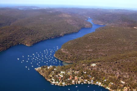 Aerial Image of COTTAGE POINT TO THE SEA