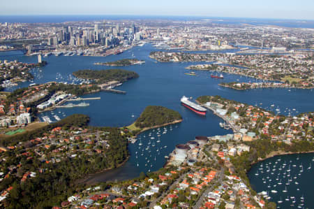 Aerial Image of GREENWICH TO THE CITY.