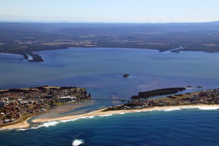 Aerial Image of THE ENTRANCE AND TUGGRAH LAKE