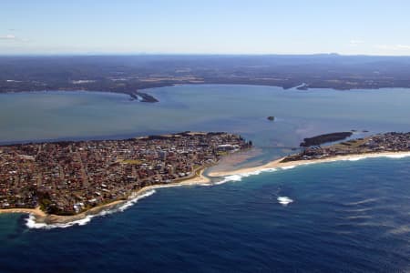 Aerial Image of THE ENTRANCE