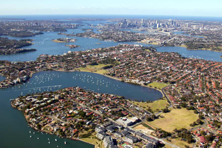 Aerial Image of CHISWICK TO THE CITY