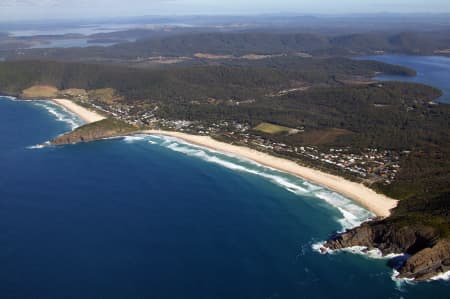 Aerial Image of BOOMERANG AND BLUEYS BEACH