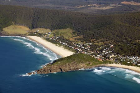 Aerial Image of BOOMERANG POINT AND BLUEYS BEACH