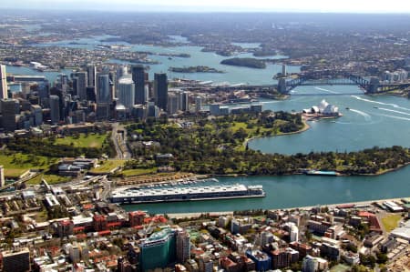 Aerial Image of WOOLLOOMOOLOO BAY AND THE CITY