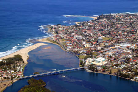 Aerial Image of THE ENTRANCE