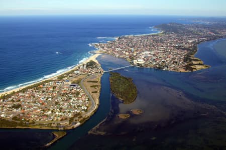 Aerial Image of THE ENTRANCE