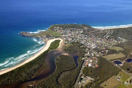 Aerial Image of CRESCENT HEAD