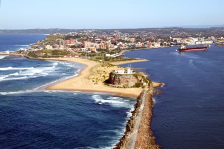 Aerial Image of SOUTHERN BREAKWALL AT NOBBYS BEACH