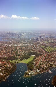 Aerial Image of CAMMERAY TO THE CITY.