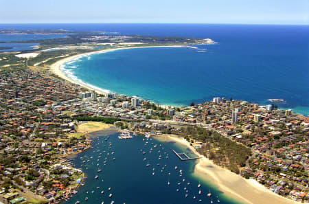 Aerial Image of CRONULLA LOOKING NORTH