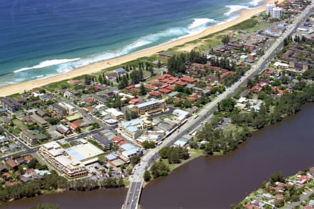 Aerial Image of NARRABEEN VILLAGE