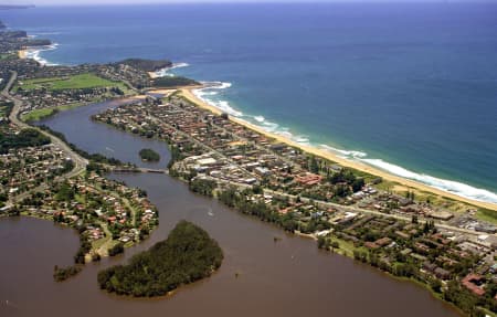 Aerial Image of NARRABEEN AND NARRABEEN LAGOON