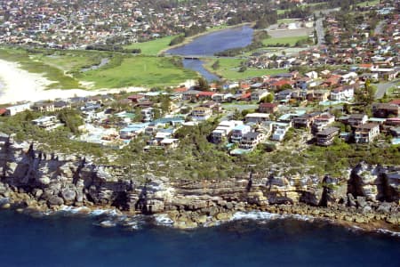 Aerial Image of DEE WHY HEADLAND TO CURL CURL LAGOON.