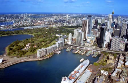 Aerial Image of SOUTH EAST OVER CIRCULAR QUAY.